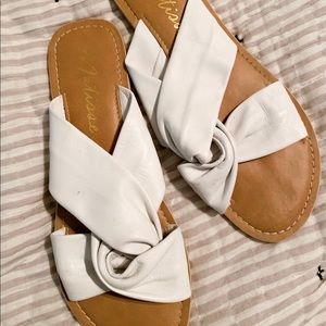 Matisse White sandal size 9